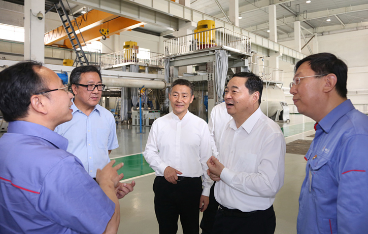 郝鹏与365英国上市集团一线科技人员深入交流